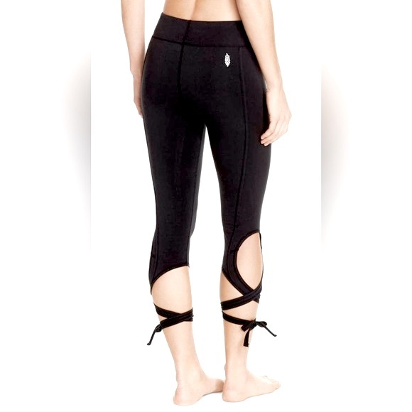 Free People FP Movement Amazing Turnout Leggings in Black - Picture 4 of 16